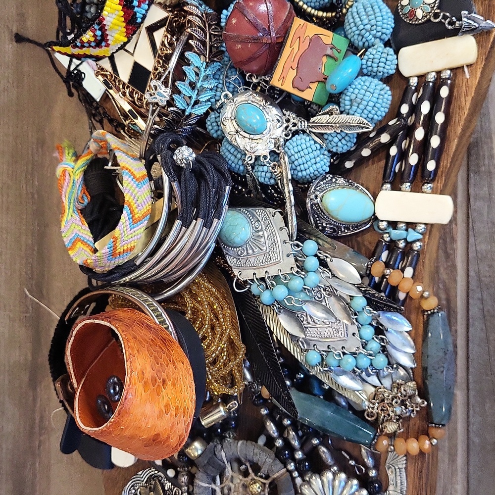 Craft Jewelry, Broken Beauties, Missing Stones, Single Earrings, Etc. - Picture 4 of 16